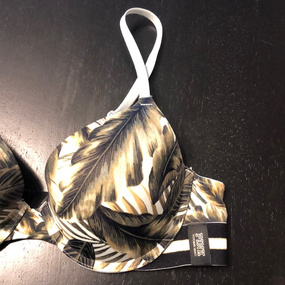 Victoria’s Secret Pink wear everywhere push up bra